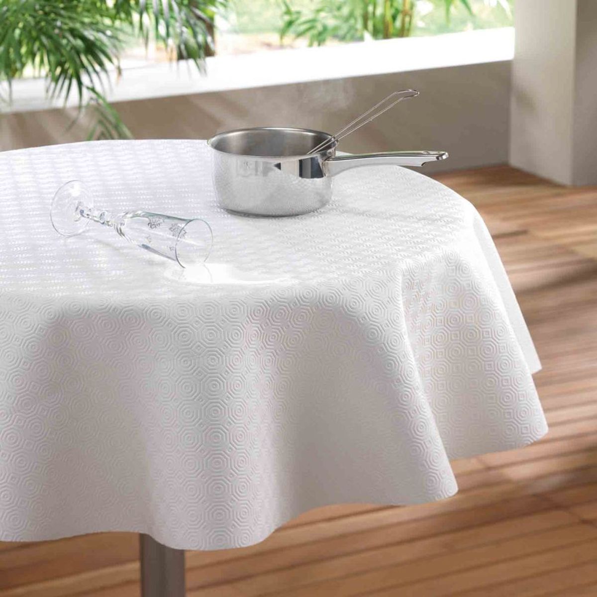 PVC table protector, under a round tablecloth diameter 140 cm